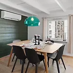 Hébergement de vacances Charming House In The Heart Of *